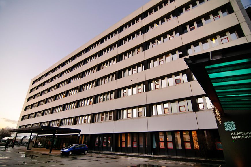 Solfilm 3M Prestige 70 folie til vinduer i odense universitetshospital med varmereduktion indgang