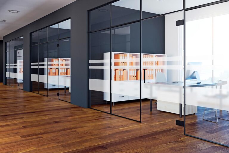 Frostet folie i kontorbygning - Solfilm.dk