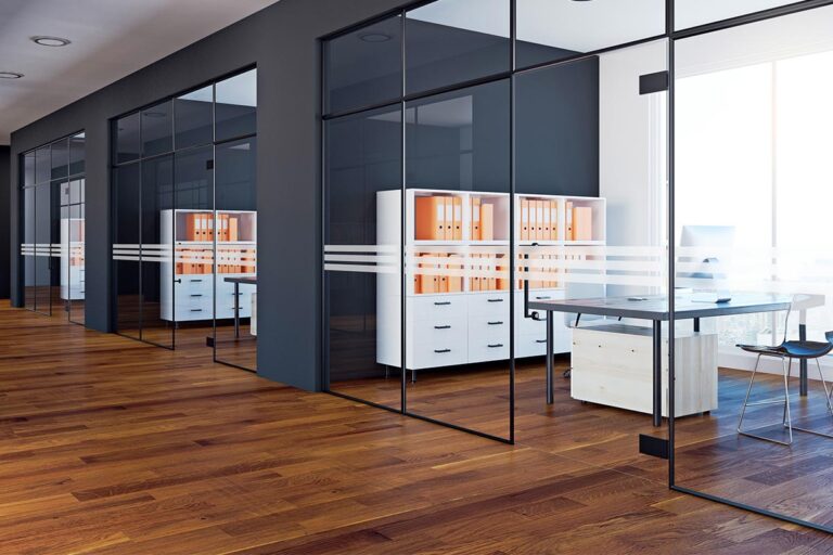 Frostet folie i kontorbygning - Solfilm.dk - sandblæst folie