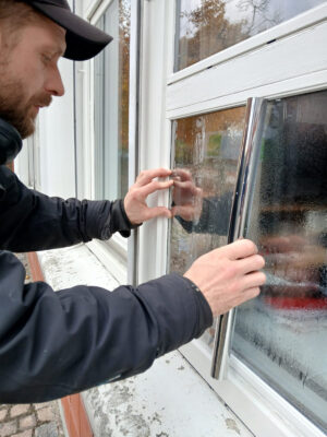 Montering af spejlfolie