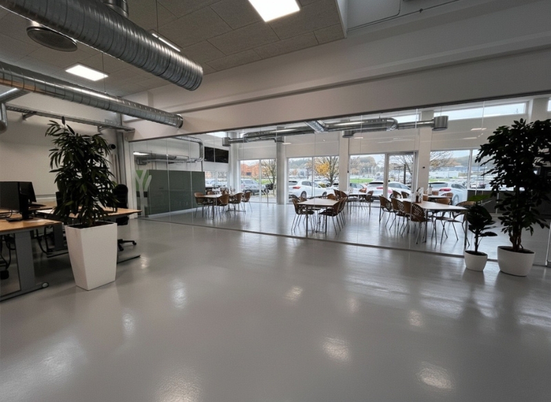 Folie glasvæg - kantine - før.2